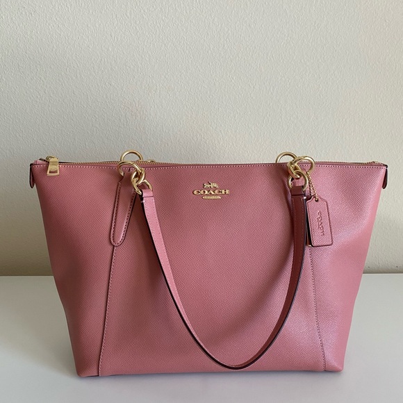 Coach - Picture 5 of 16